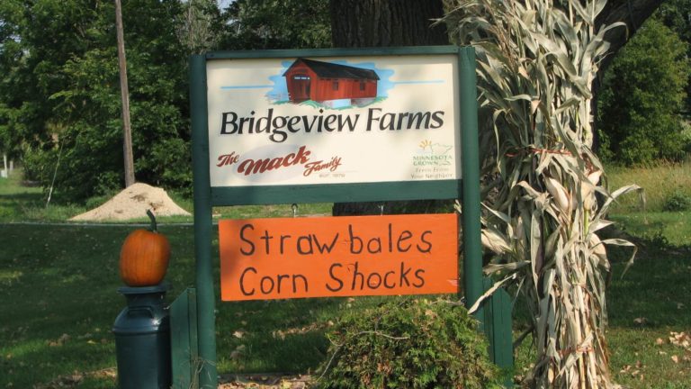 Bridgeview Farms Sign