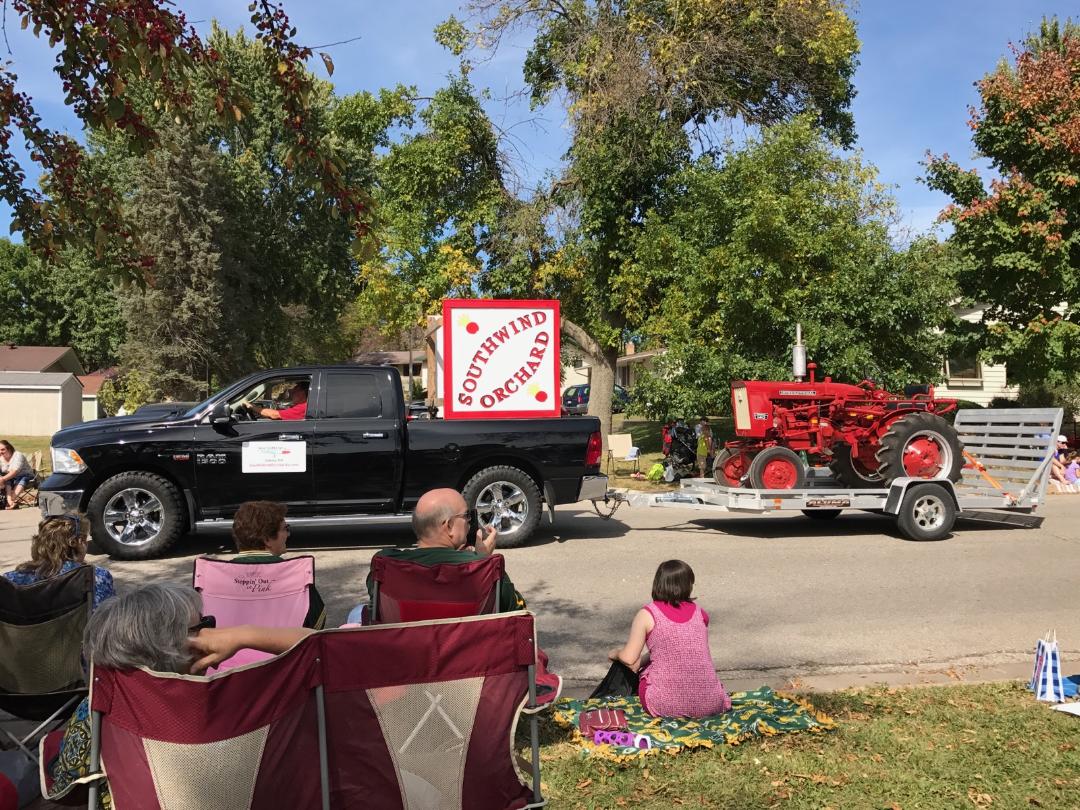 Apple Fest Parade (1) Minnesota Grown